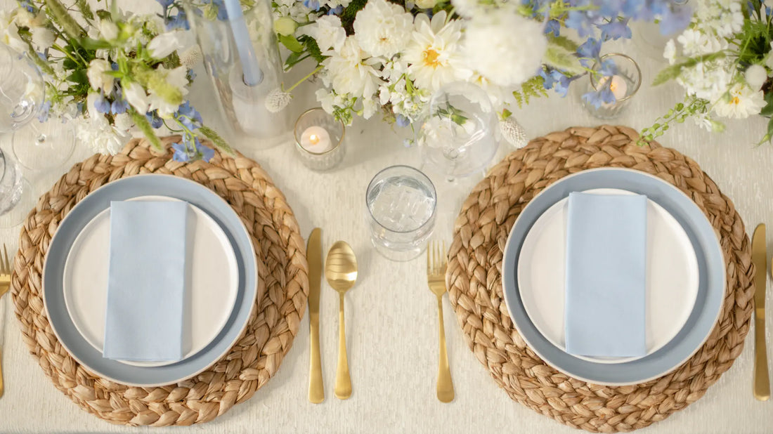 Table set with GoSingular light blue dinner napkins